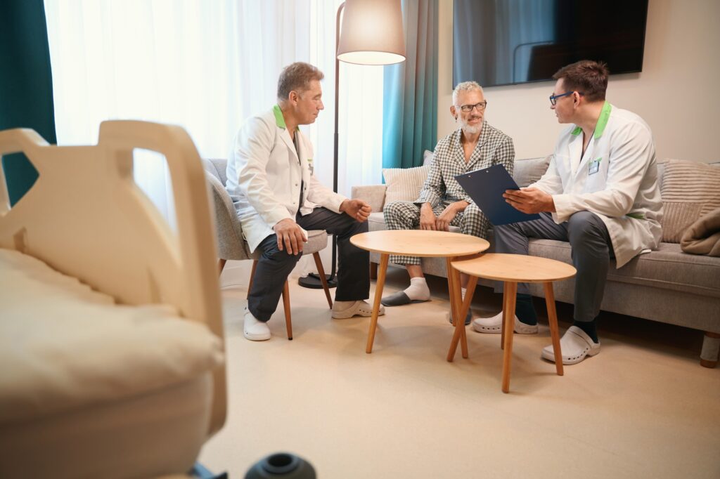 Medical colleagues are questioning an old man in comfortable room FAQ